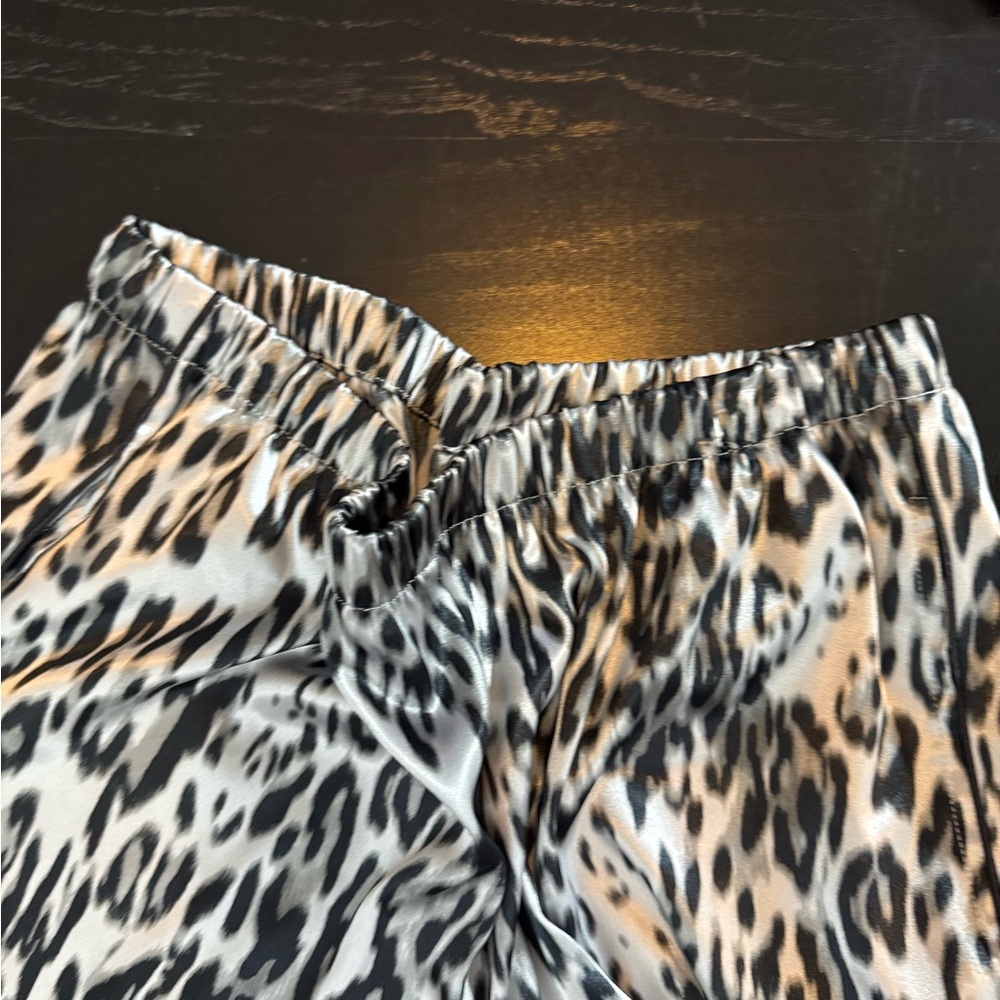 Ambrielle Black and Gray Satin and elastic waist loungers - Picture 5 of 9